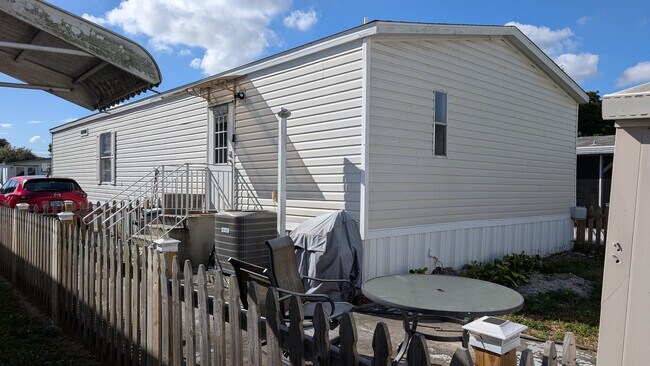 Foto del edificio - 3023 SW 50th St