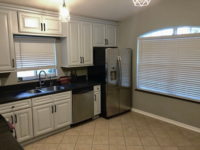 Kitchen - 2564 Ventura Cir