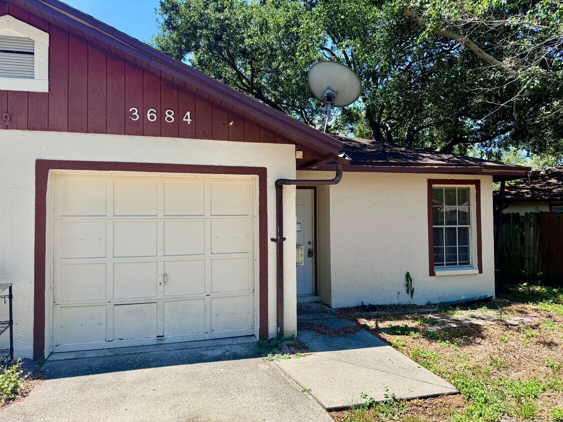 Primary Photo - 2/2 Townhome Located in Palm Harbor WITH G...