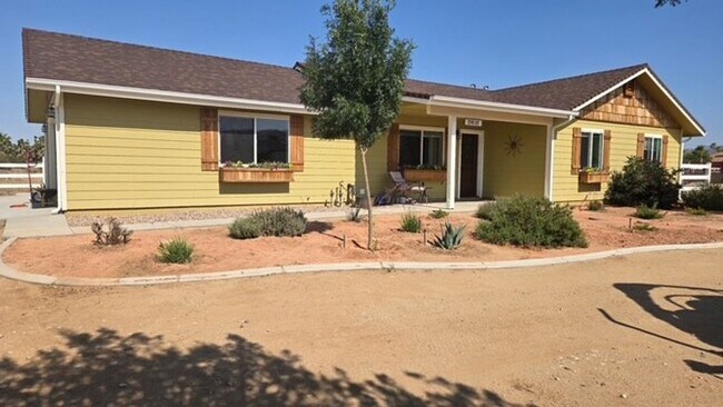 Foto del edificio - Immaculate Custom 1 Story on Shared 2.5 acres