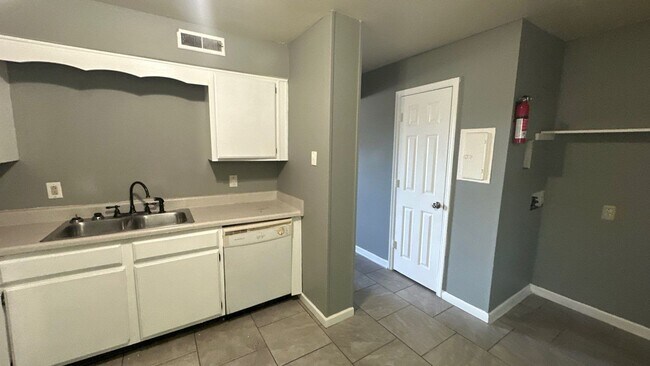 Foto del edificio - 224 Greenleaf Cir