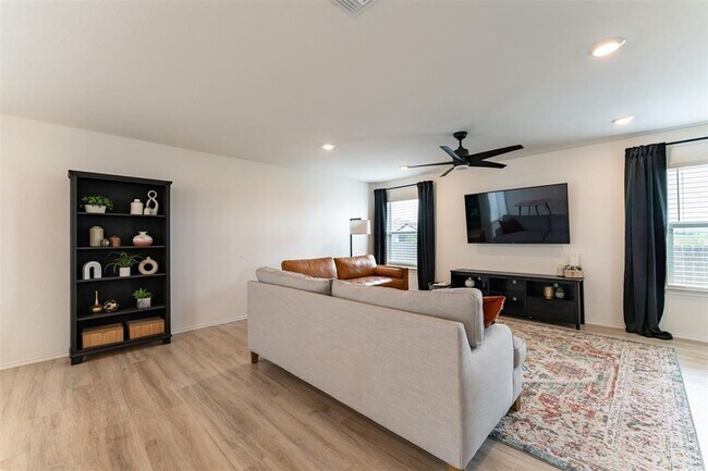 Foto del edificio - 308 McLintock Rd