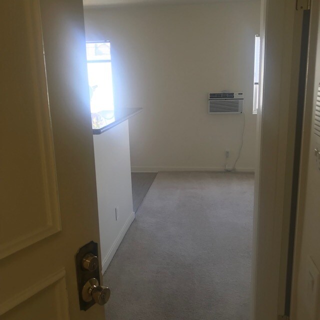Entryway into unit - 1505 Corinth Ave