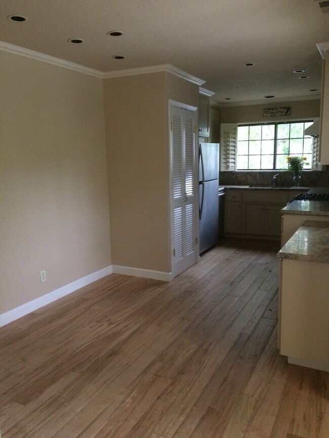 Foto del edificio - 147 Southampton Ln