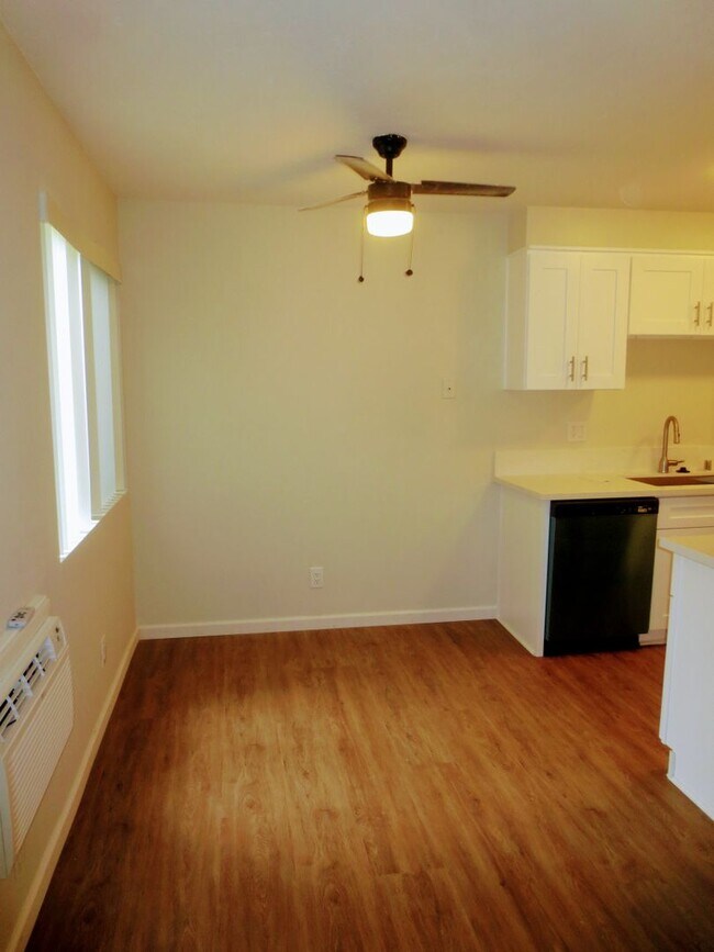 Building Photo - 1 bd 1 bath Condo in the Heart of San Carlos