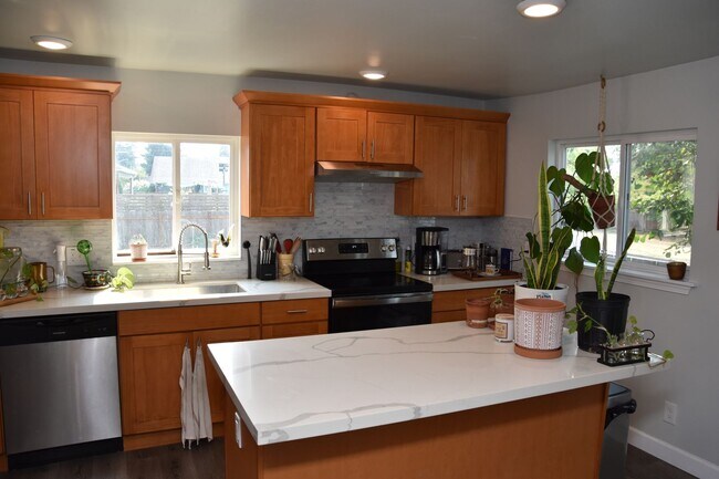 Foto del edificio - 3 Bedroom 1.5 Bath McKinley Hill Tacoma 2 ...