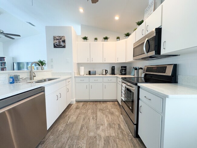 Building Photo - 7171 Teaberry St