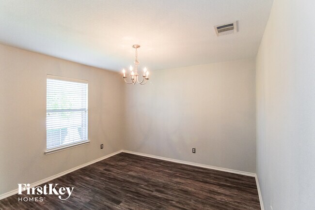 Foto del edificio - 503 Cypress Ct