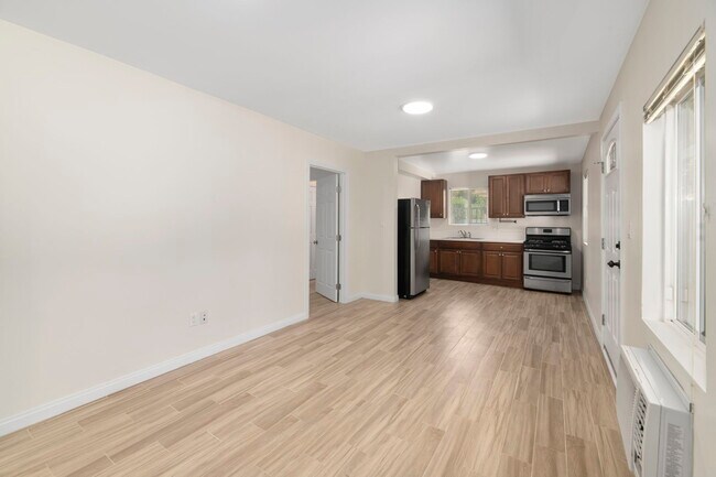 Foto del edificio - 5249 Satsuma Ave