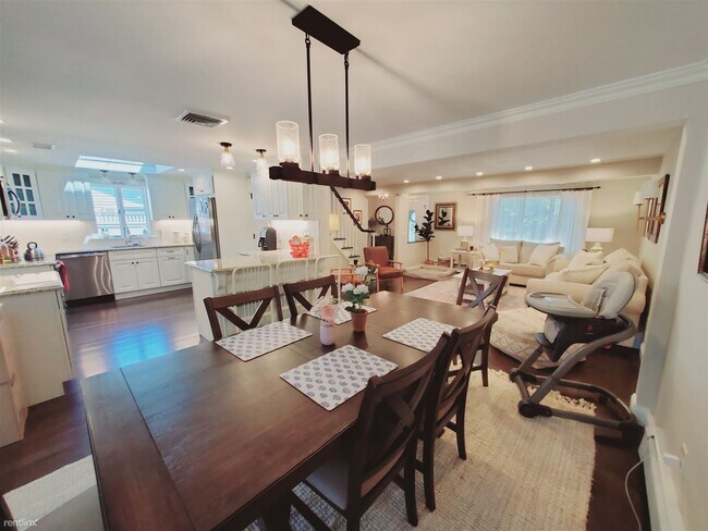 Building Photo - 3 br, 2.5 bath House - 16 Davenport Ave