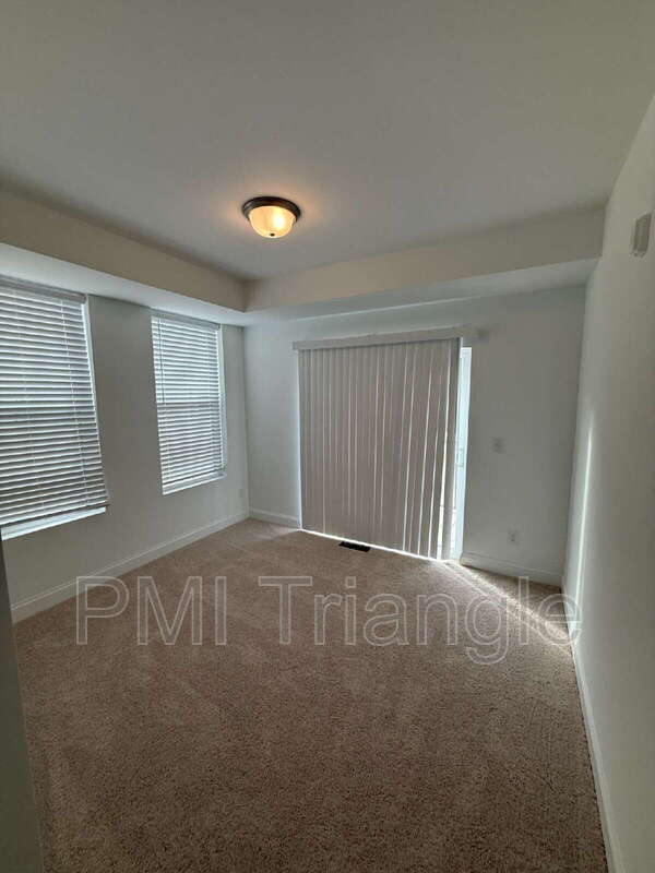 Building Photo - 1215 Shaw View Aly