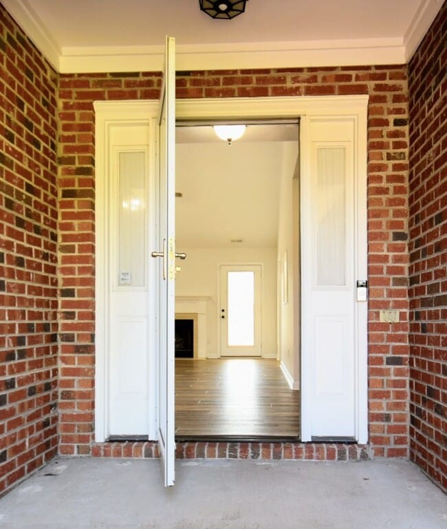Building Photo - 2828 Franzia Dr