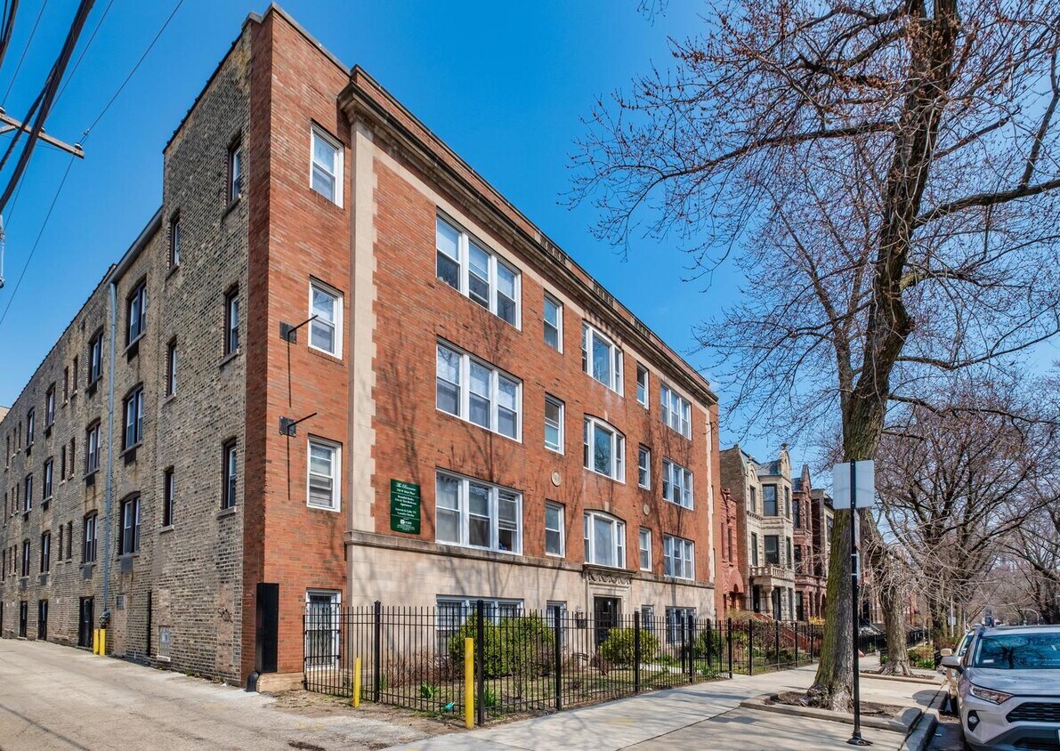 Primary Photo - 738 W Briar Pl