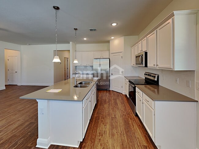 Building Photo - 915 Heavenly Dr