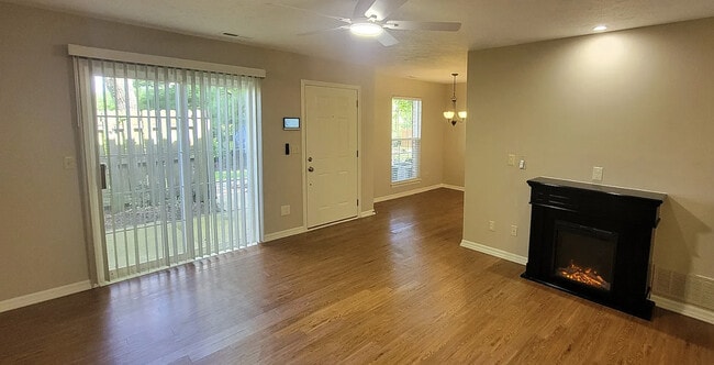 Building Photo - Waterside Townhomes