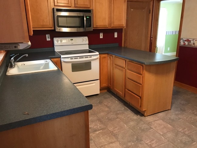 Kitchen - 11 Ann St