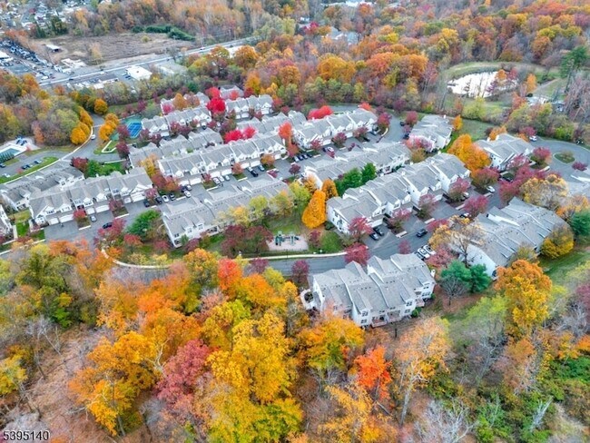 Foto del edificio - 105 Wallace Ct