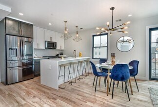 Building Photo - 74 Brooks St