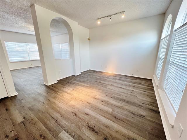 Foto del edificio - 921 Lake Bluff Dr
