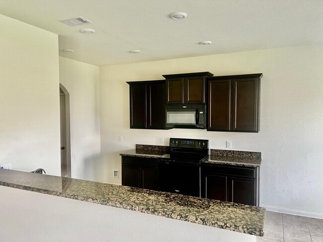 Building Photo - 6159 El Oro Dr