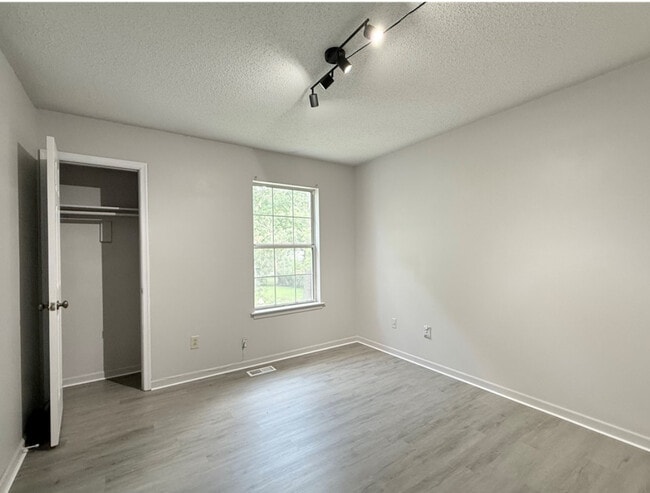 Building Photo - 3938 Roebling Ln
