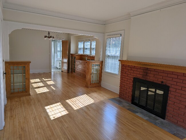 Building Photo - 4323 Harriet Ave