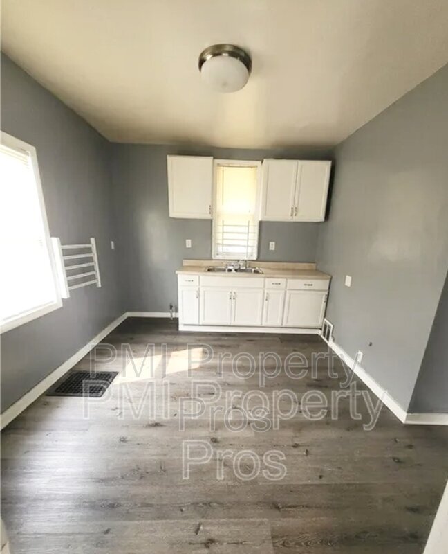 Building Photo - 3243 N 21st St