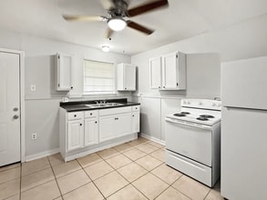 Building Photo - 524 Starrett Rd