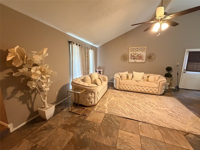 Foto del edificio - 2022 Creek Valley Ln