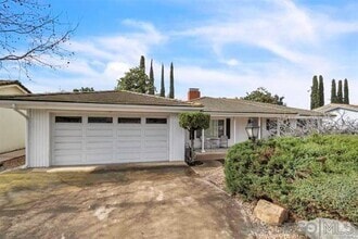 Building Photo - 17052 Bernardo Oaks Dr