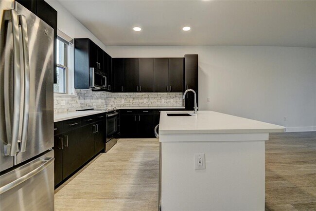 Foto del edificio - 6400 Washington St