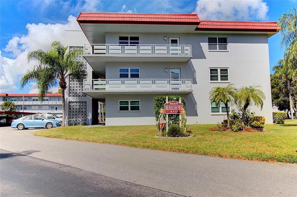 Foto principal - 5660 80th St N