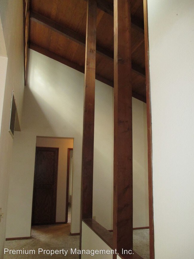 Building Photo - 1545 Distinctive Ct S