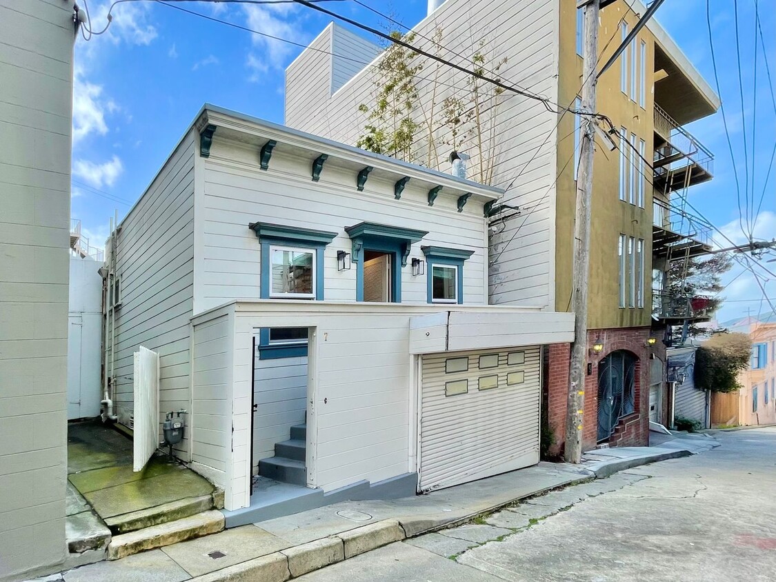 Foto principal - Charming North Beach 1 bed / 1 bath Single...