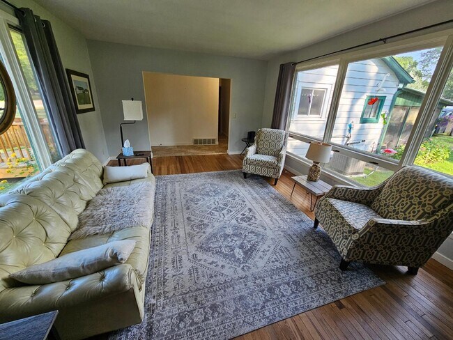 Foto del edificio - 733 W Leather Ave