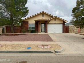 Building Photo - 12118 Royal Woods Dr