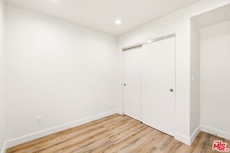 Building Photo - 1122 Beachwood Dr