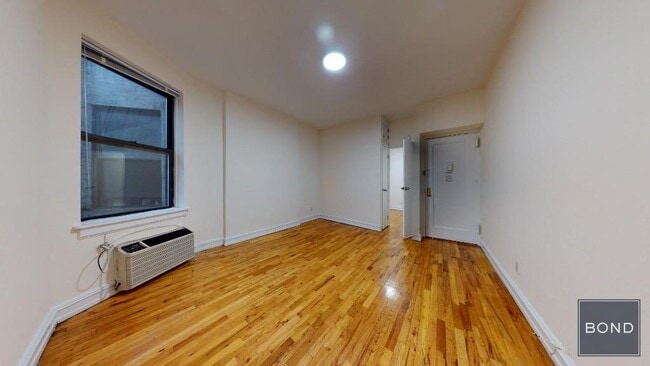 Building Photo - 333 E 84th St