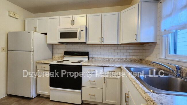 Building Photo - 1401 7th St N