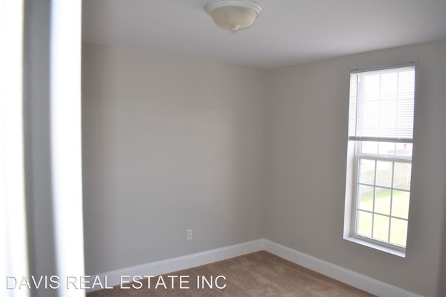 Foto del edificio - 3 br, 1 bath House - 117 Main St.