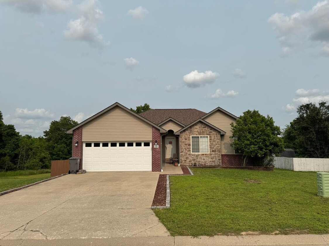 Primary Photo - Beautiful 4 Bedroom Home!