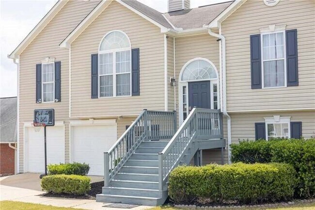 Foto del edificio - 5 Bedroom home available to rent April 1st!