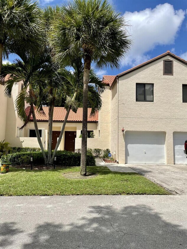 4 Via de Casas Sur Via Unit 103, Boynton Beach, FL 33426 Condo for Rent in Boynton Beach, FL
