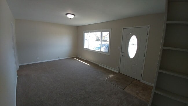 Building Photo - 3 Bedroom 1 Bath Adorable Cape Cod