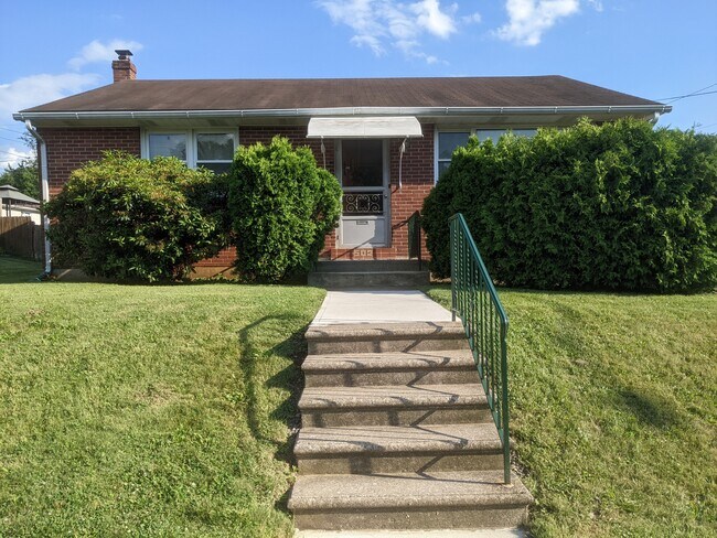 front yard - 502 E Juniata St