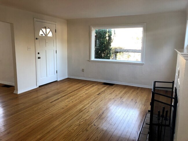 Building Photo - Updated 3 bedroom Whittier Heights Home Wa...