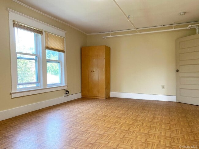 Foto del edificio - 15 Woodcrest Ave