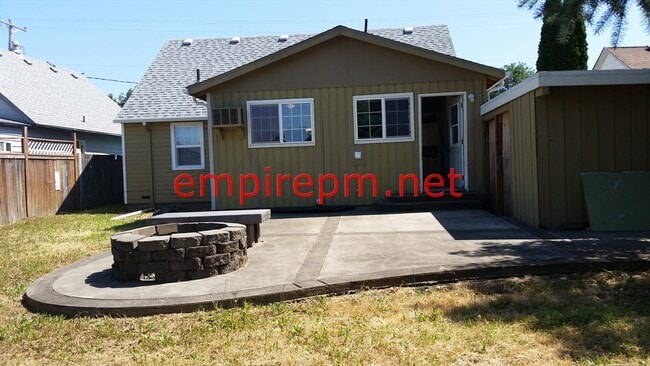 Building Photo - 436 Wilkie St