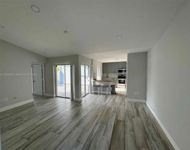 Foto del edificio - 13757 SW 149TH CIR LN #3 - 82