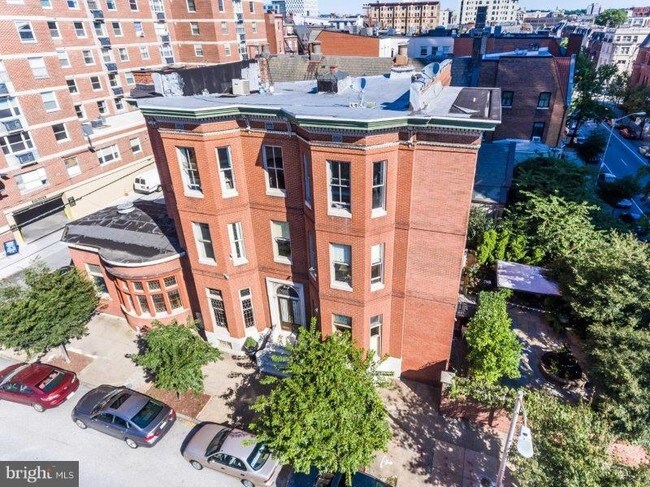 Foto del edificio - 106 E Chase St
